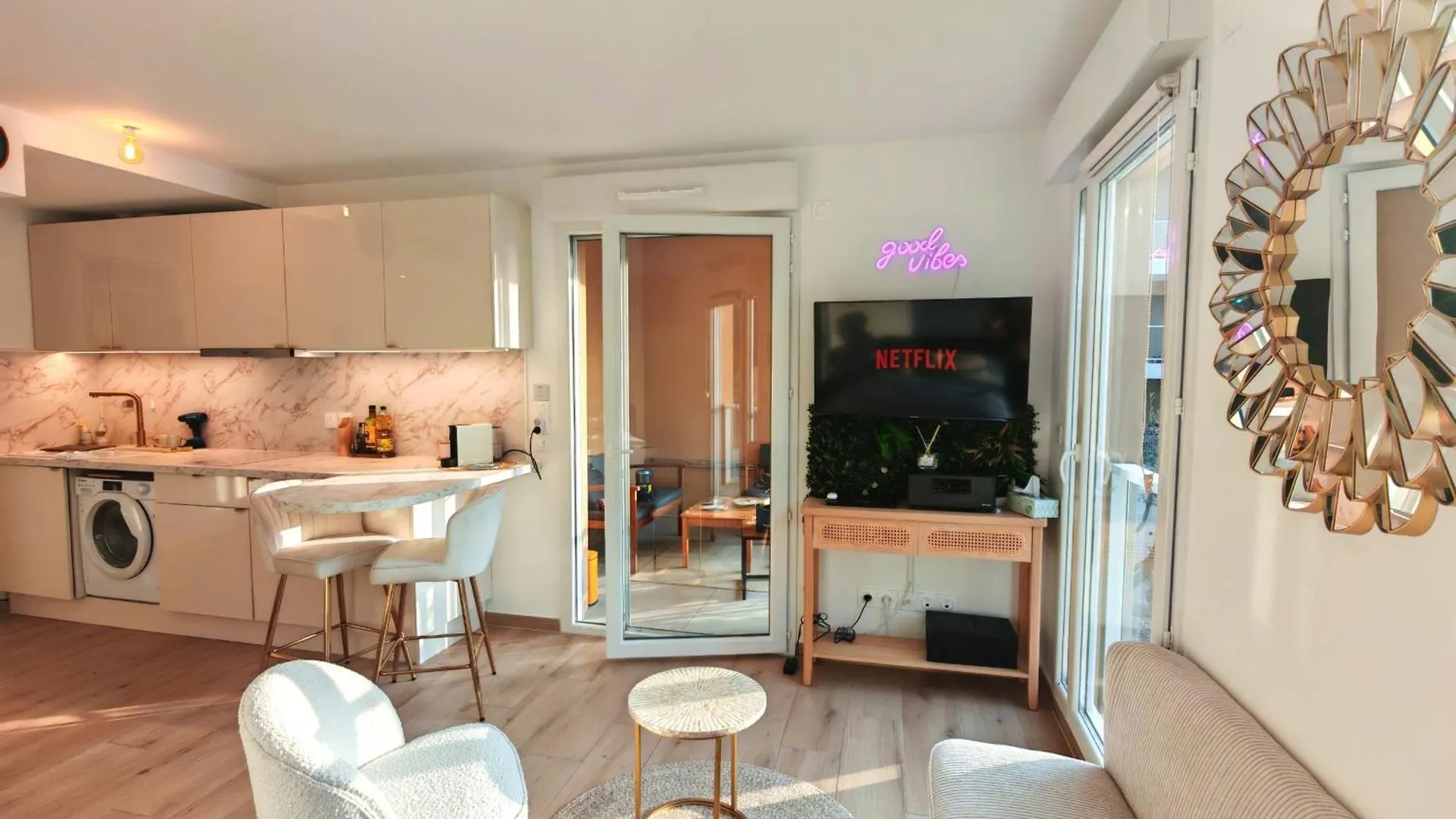 Bel Air Rooftop Pool Seaview Villeneuve-Loubet Francie